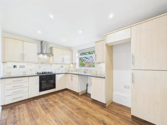 Kitchen 1.jpg