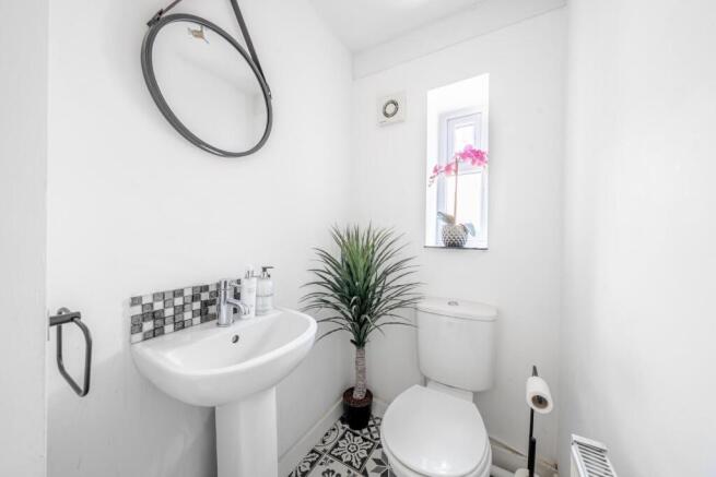 4 bed Detached for sale Image 8