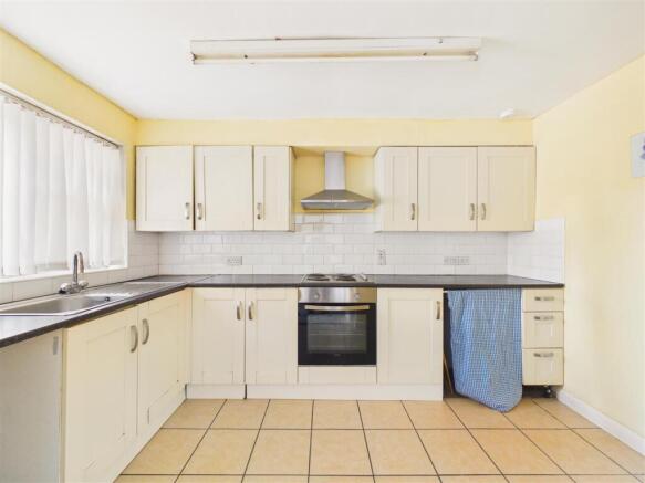 St. Lukes Court, Willerby, Hull photo 4