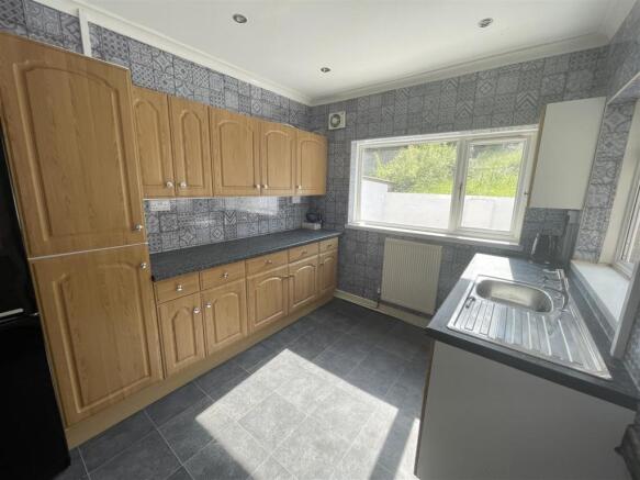 KITCHEN / BREAKFAST ROOM