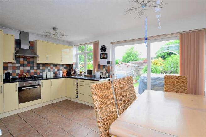 Kitchen/ Breakfast Area