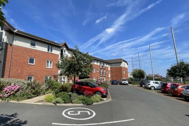 2 bed Flat for sale Image 10