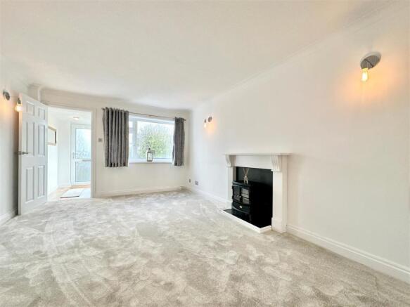 14 Summerlands Close 12.JPG