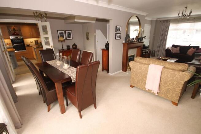 OPEN PLAN LOUNGE-DINING ROOM