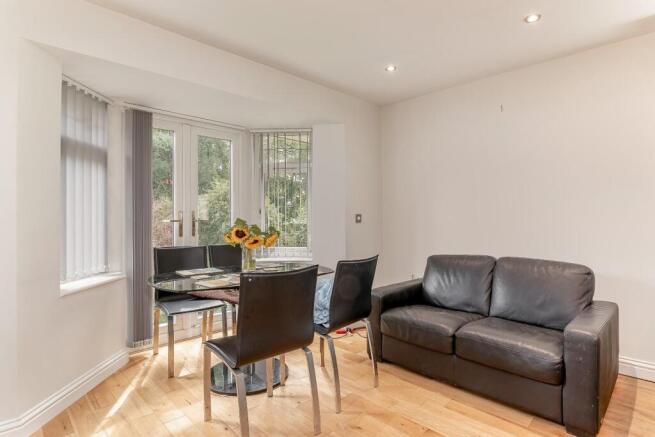 4 bed House for sale Image 4