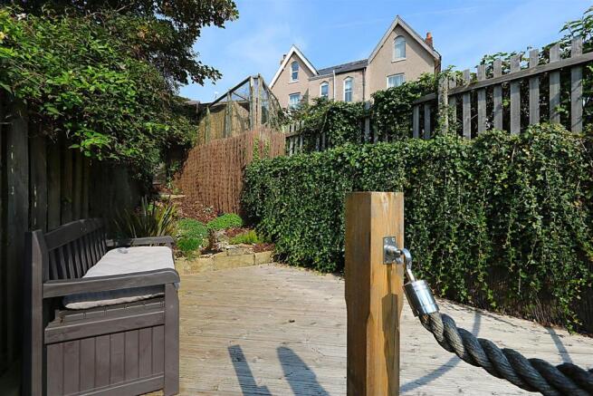 Rear Garden11_result.jpg