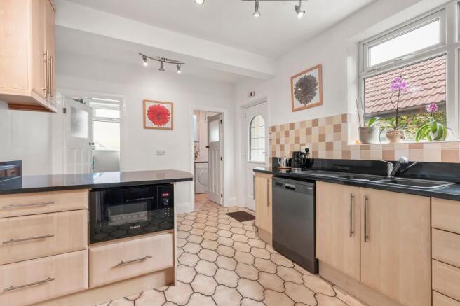 4 bed Detached for sale Image 6