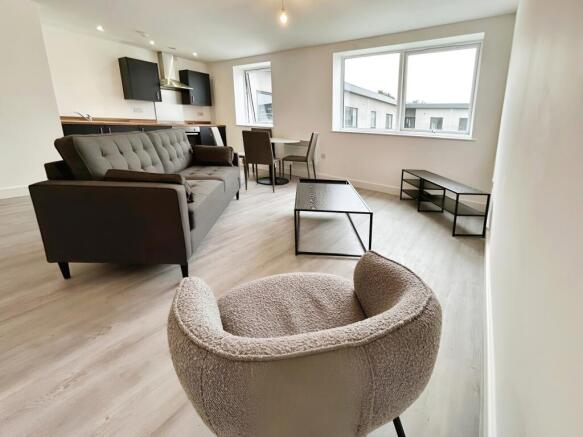 2 bed Apartment to rent Image 12