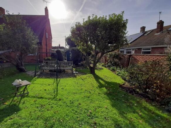 Rear garden 4.jpg
