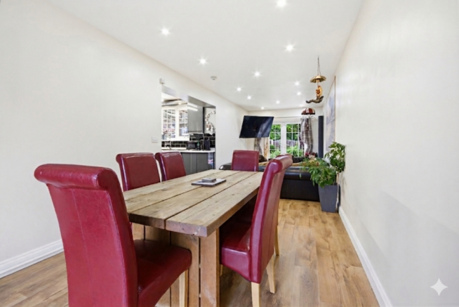 Semi-Detached for sale Image 4
