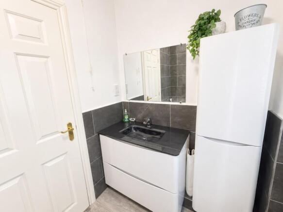 4 bed Detached for sale Image 8