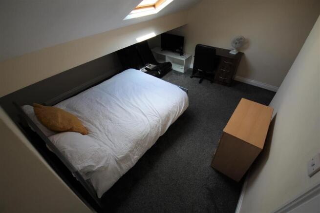 4 bed Terraced to rent Image 6