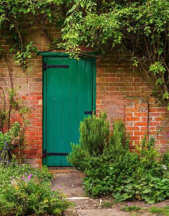 house. estate agency Cranleigh Barhatch Farm