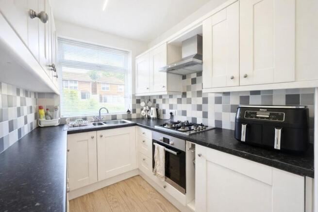 3 bed Semi-Detached for sale Image 8