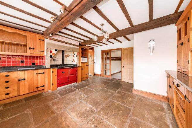 5 bed Detached for sale Image 8