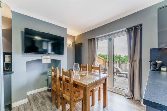 4 bed Semi-Detached for sale Image 8