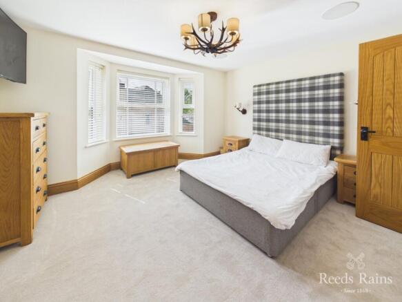 4 bed Detached for sale Image 12