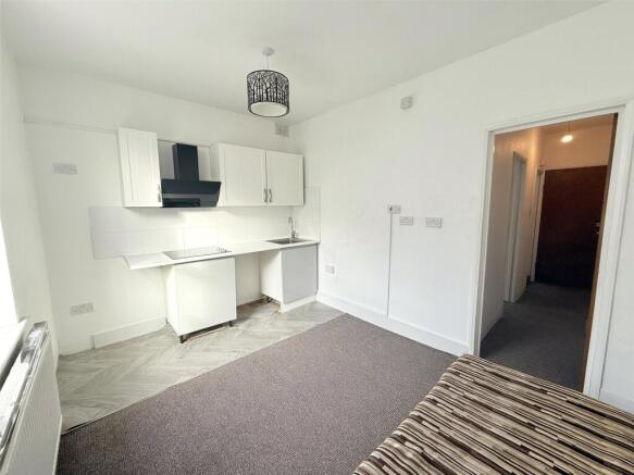 Kitchen / Lounge