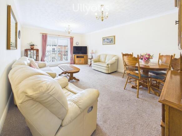 2 bed Penthouse for sale Image 4