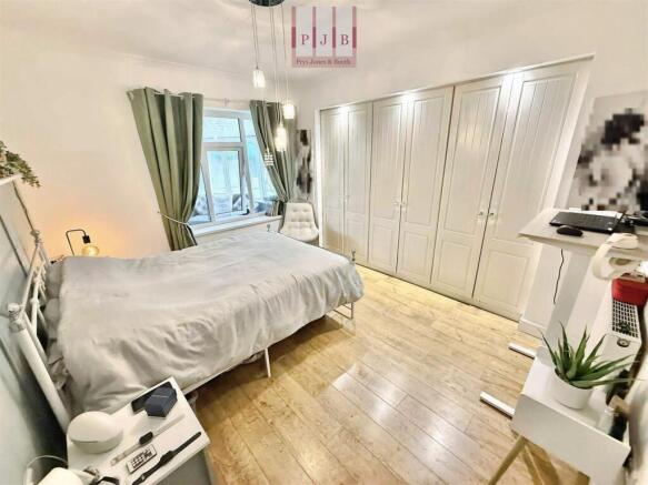 Bedroom 1.jpg