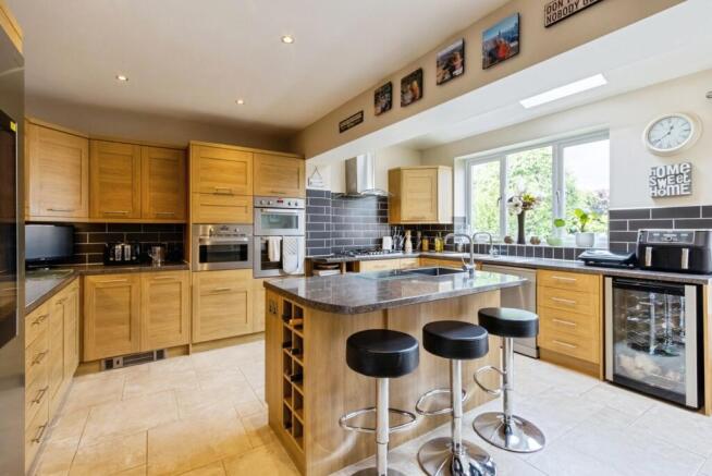4 bed Semi-Detached for sale Image 12