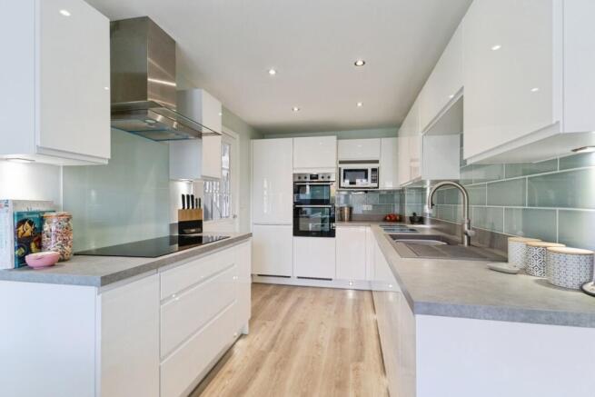 4 bed Detached for sale Image 8