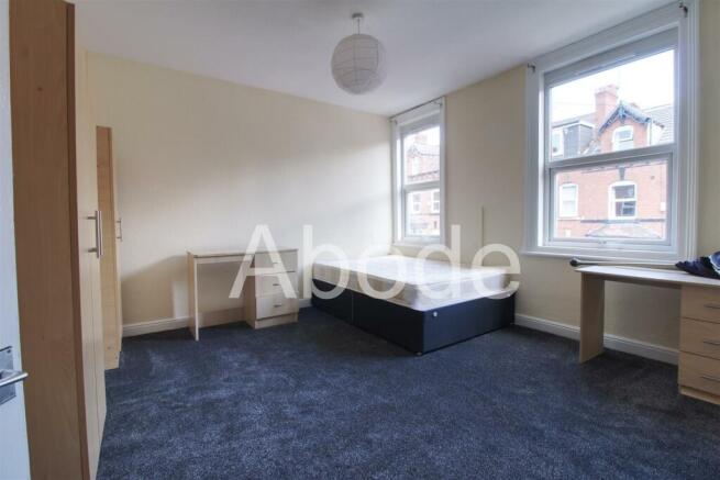 5 bed House to rent Image 8