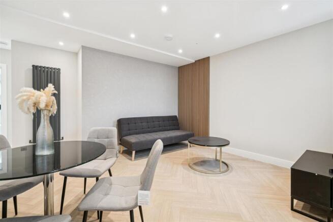 Flat 3 20 Hoyle Road reception 2.jpg