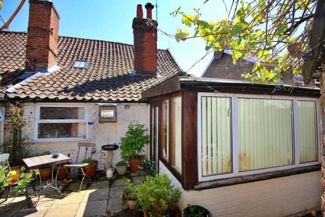 The garden shown is a neighbours.JPG