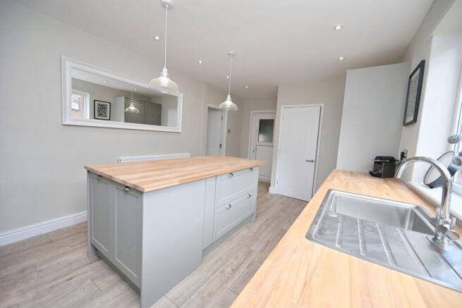 3 bed Semi-Detached for sale Image 5