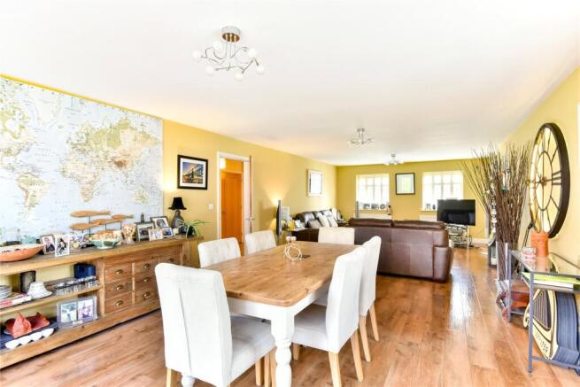 Living / Dining Area