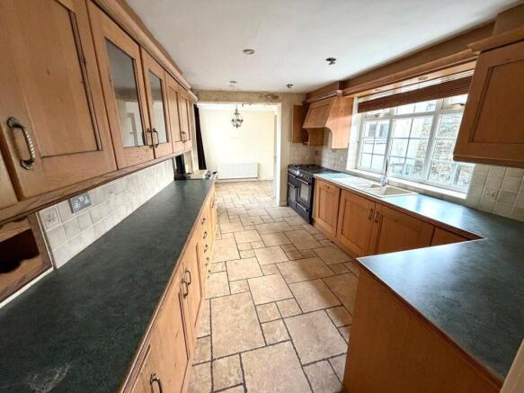 4 bed Detached for sale Image 5