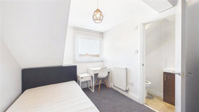 12 bed Apartment to rent Image 6
