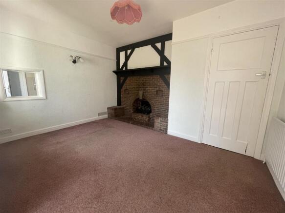 LOUNGE & DINING ROOM