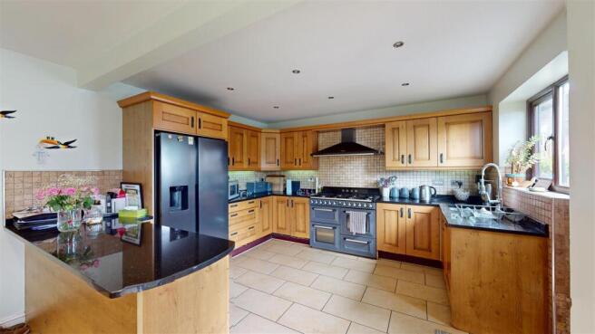 4 bed Detached for sale Image 4