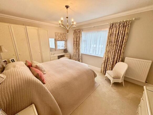 3 bed Detached for sale Image 8