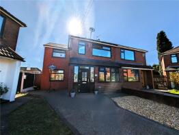 10, Knowl Close, Manchester M34 2HW