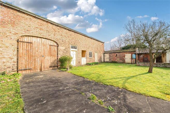 4 bed Detached for sale Image 10
