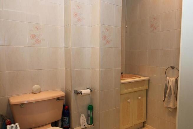 015 Cloakroom & Shower.JPG
