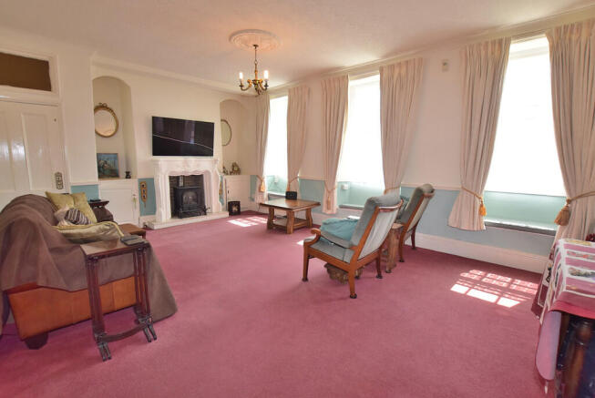 5 bed Semi-Detached for sale Image 4