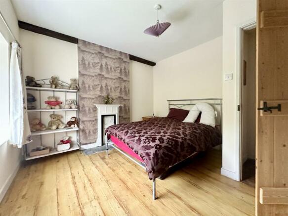 Bed1.jpg