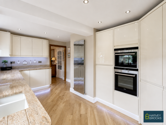 3 bed Semi-Detached for sale Image 8