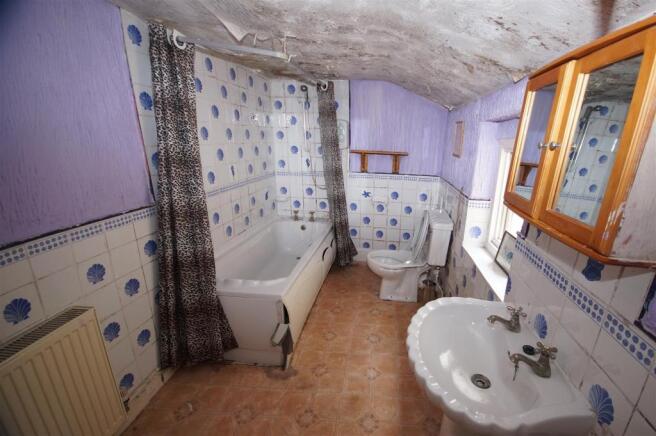 Bathroom.JPG