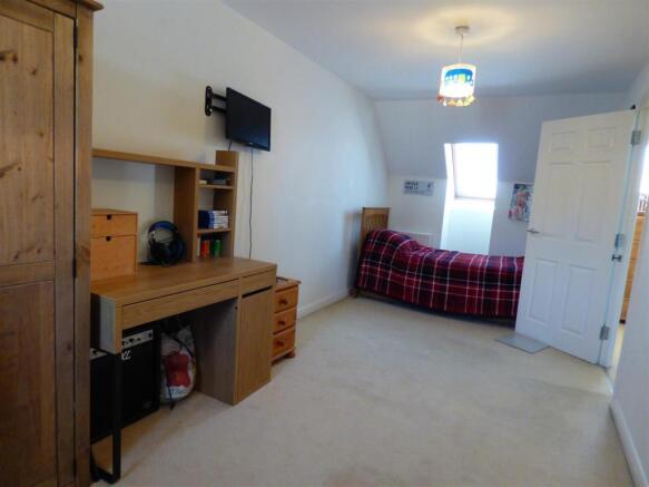 BEDROOM 4/OFFICE/GAMES ROOM