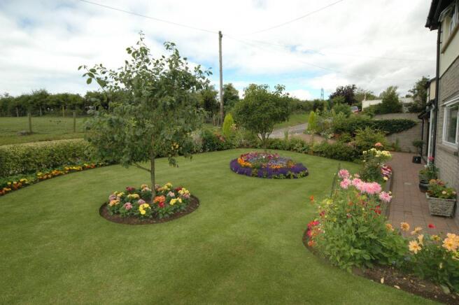 FRONT GARDEN
