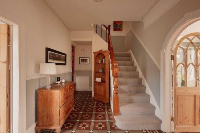 5 bed Detached for sale Image 12