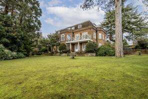 Flat 4, Wellington House, Aylmer Drive, Stanmore HA7 3ES