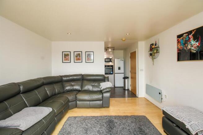 2 bed Apartment for sale Image 5