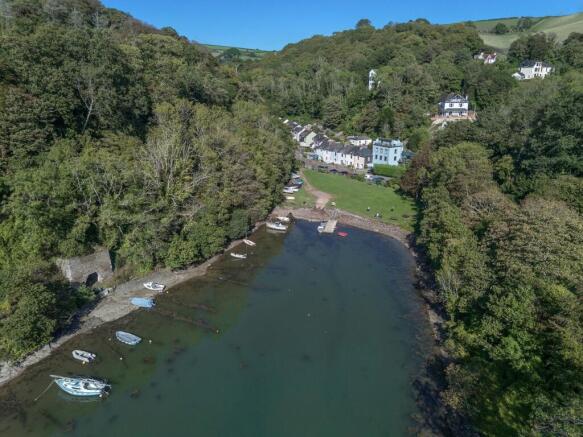 Drone Shot: Waterhead Terrace, Kingswear