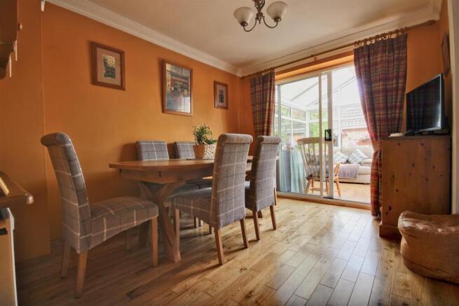 4 bed Detached for sale Image 4